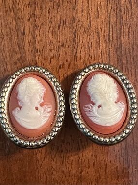 Vintage Cameo Oval Gold Tone Clip Earrings in Coral and Cream